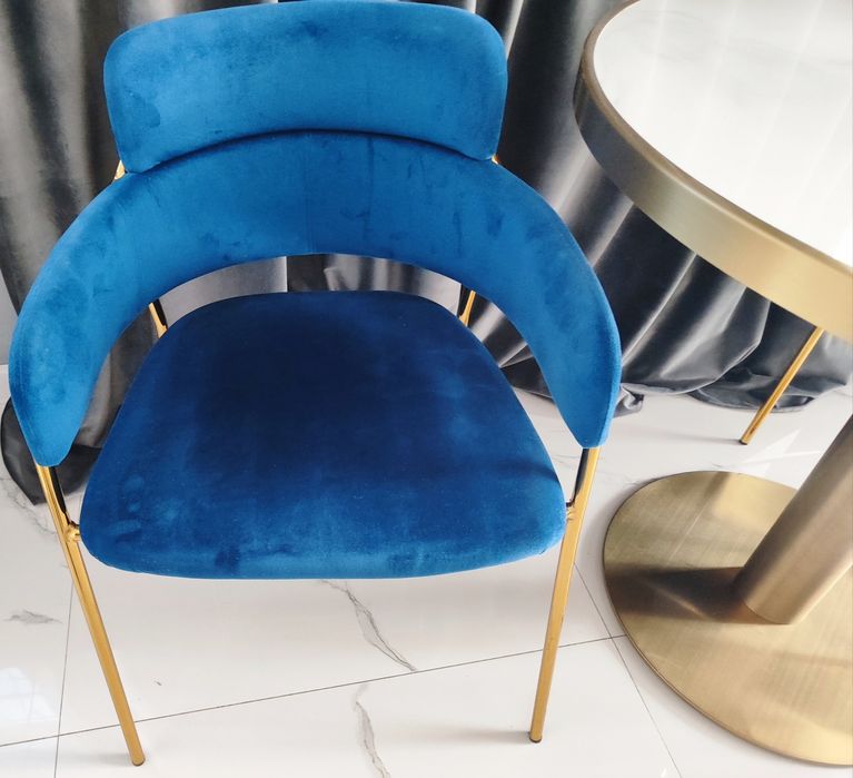 Продам обеденный стол