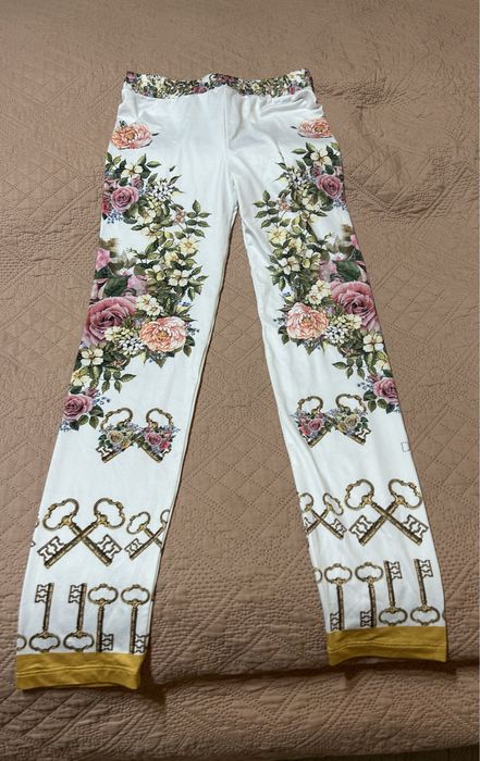 Продавам модерен панталон и клин-панталон