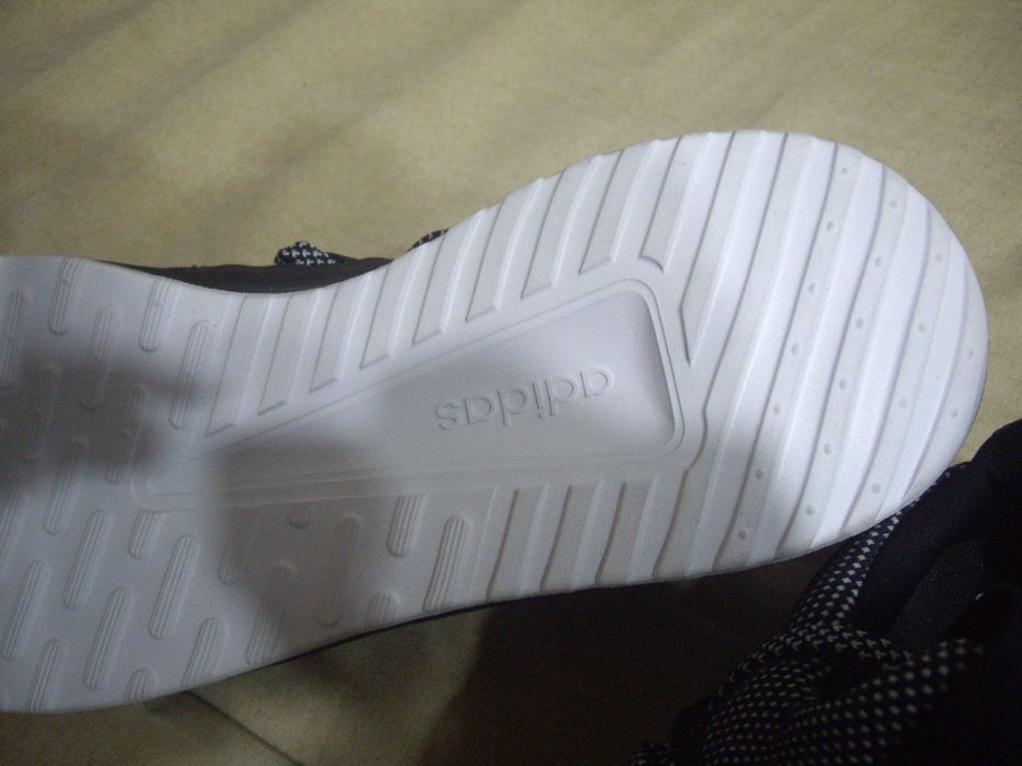 Чисто нови маратонки