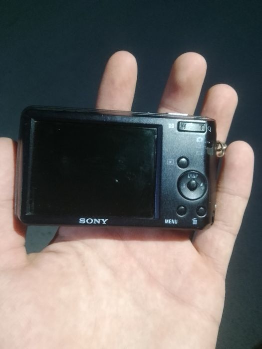 Fotokamera.  SONY CYBERSHOT zudlik bilan sotiladi.