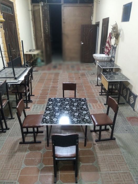 Продаётся стол со стулями.