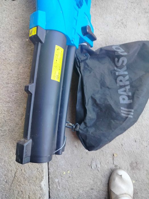 Електрически листодухач и листосъбирсч.