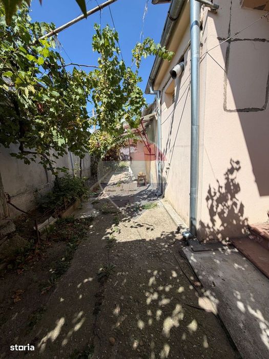 Teren/Casa cu 5 camere în zona Centrala, 653 mp curte