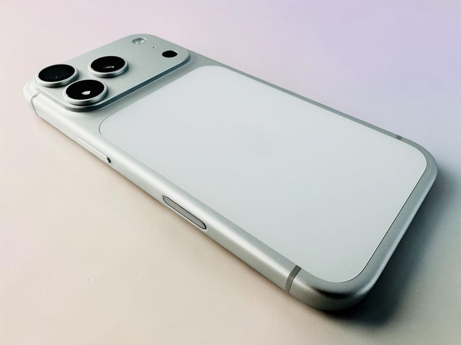 Apple iPhone 17 Pro 256GB Silver 100% Батерия!