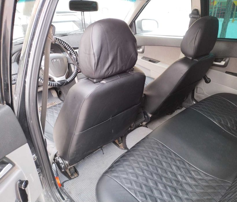 Продаю автомобиль Лада приора универсал.