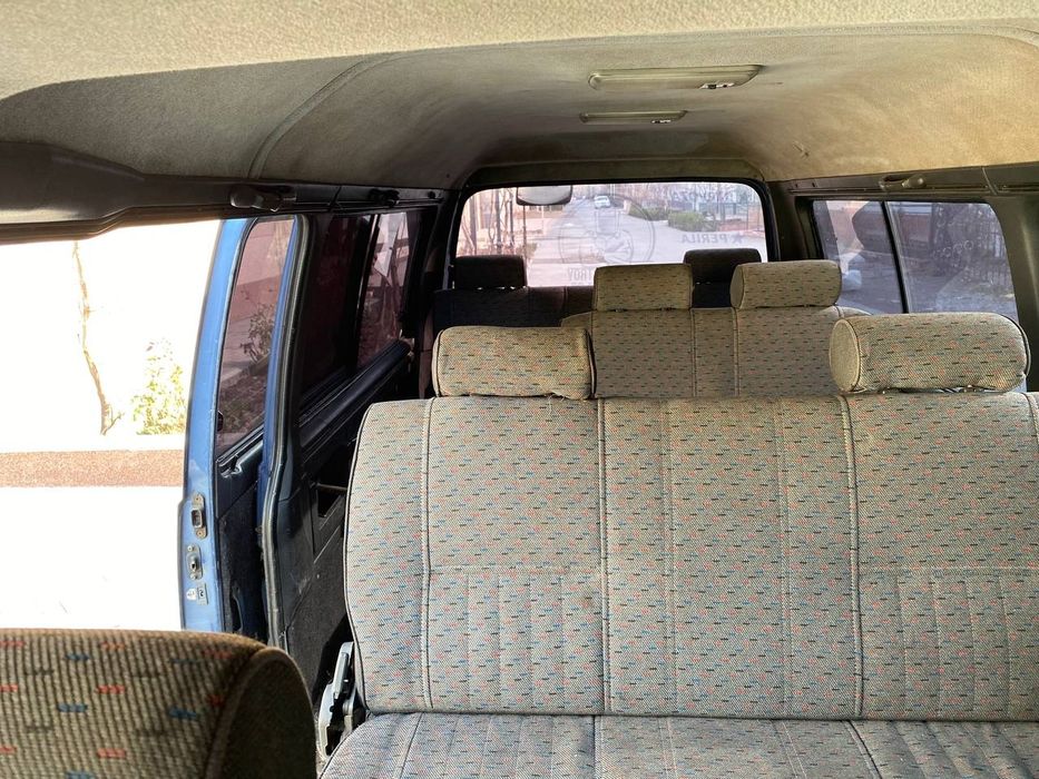 11 orindiqli mikro aftobus