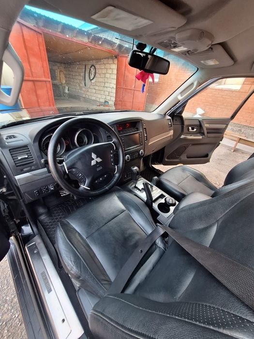 Mitsubishi Pajero 2011 года