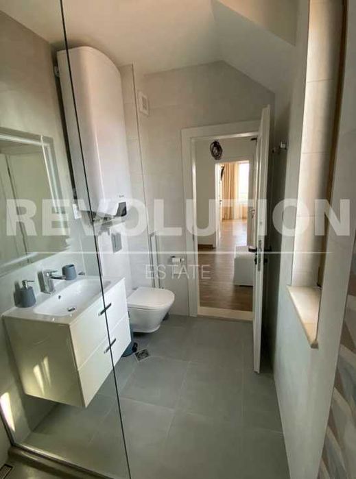 Дава се под наем Тристаен апартамент в Варна, Център - 105 кв.м за 847.62 € - Снимка #8