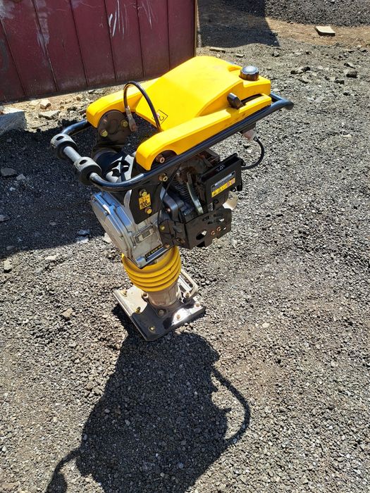 Мини багер Ямбол.Услуги с мини багер и самосвал