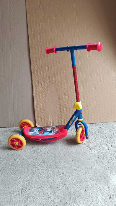 Trotineta cu 3 roti spiderman