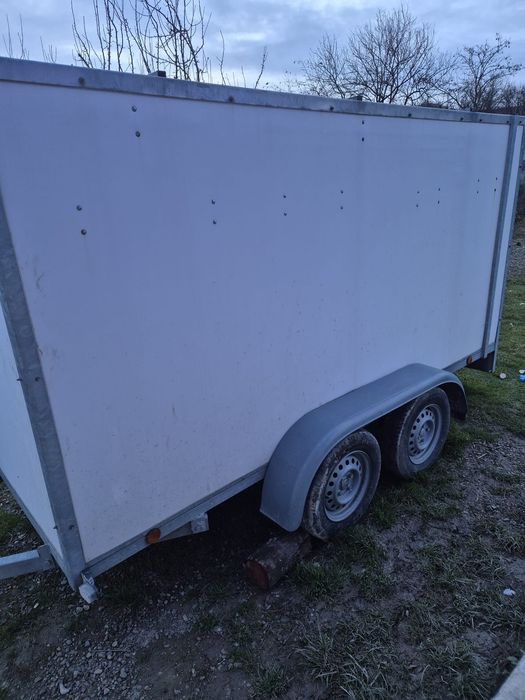 Remorca auto  isoterma