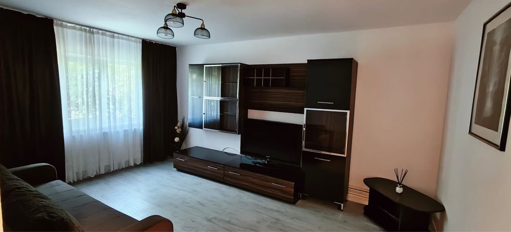 Inchiriez apartament 2 camere parter,( in spatele liceului Energetic), recent renovat , complet mobilat si utilat cu centrala si aer conditionat .