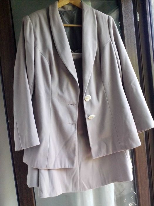 costum stofa 46/48,grej/bej,fusta cloche,taior,lucrat in atelier