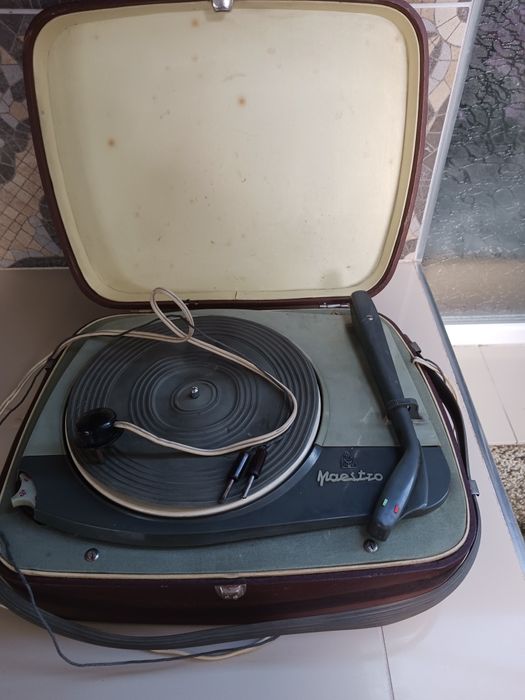 Грамофон и лампа