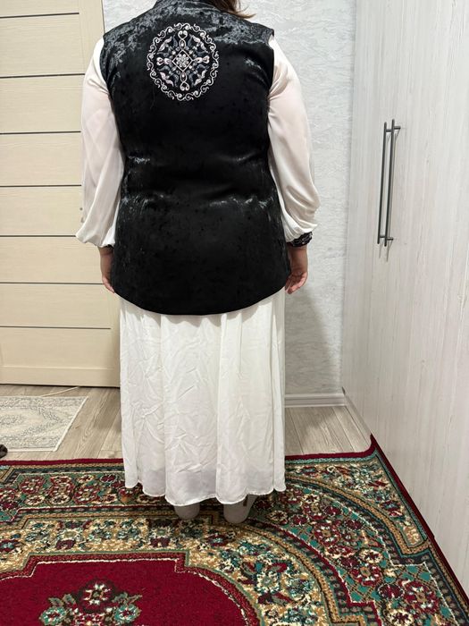 Ақ көйлек кәжекейімен сатылады