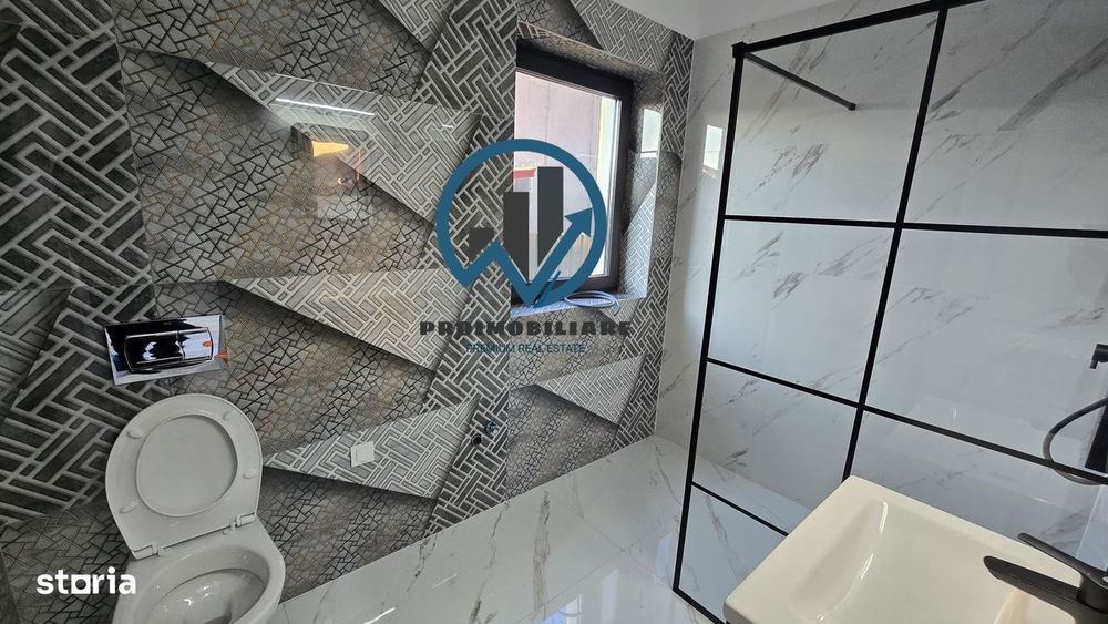 Vând apartament cu curte proprie 4 camere Glâmboc