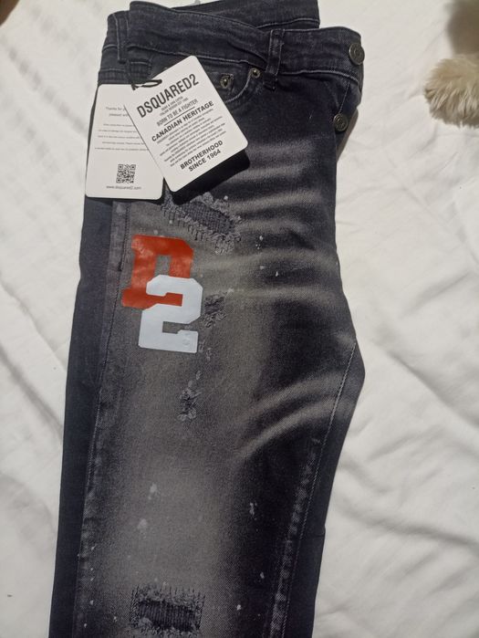 Blugi dsquared2 noi dar 2 marimi