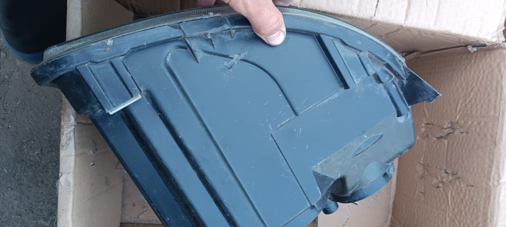 Продам левую фару приора