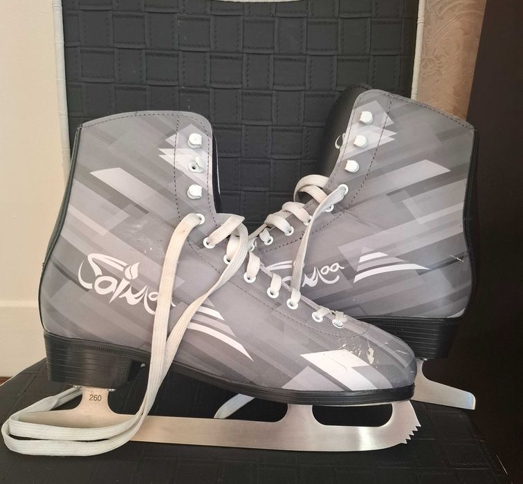 Фигурные коньки серые