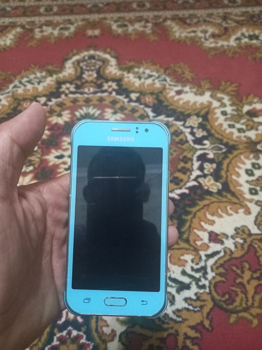 Сотовый телефон Samsung Galaxy J1