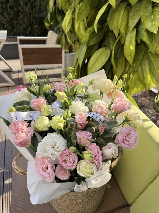 Цветы в корзине