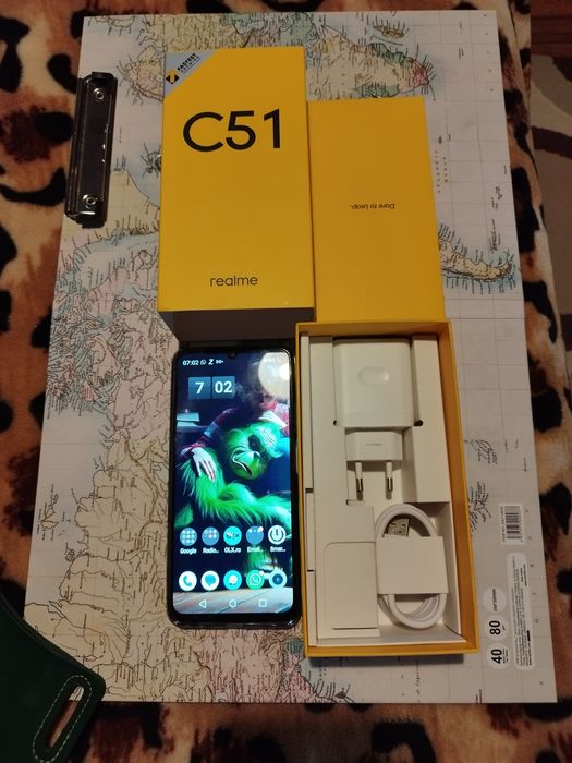 Realme C51 la cutie și smartwatch