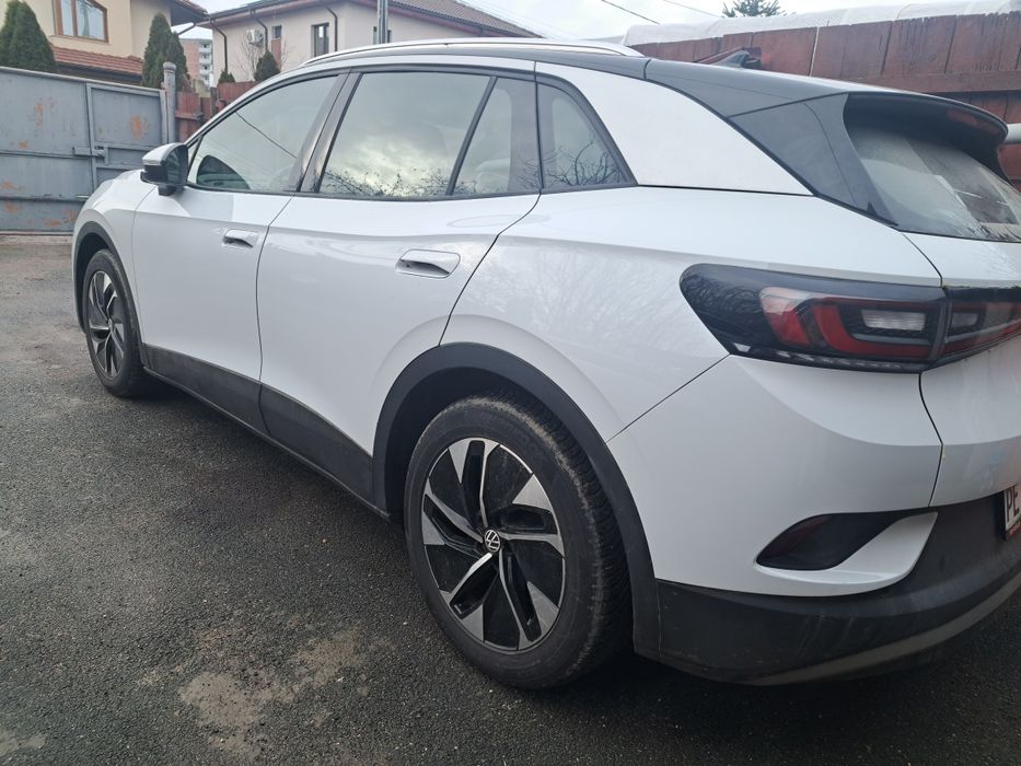 Vând VW ID 4 adus recent.