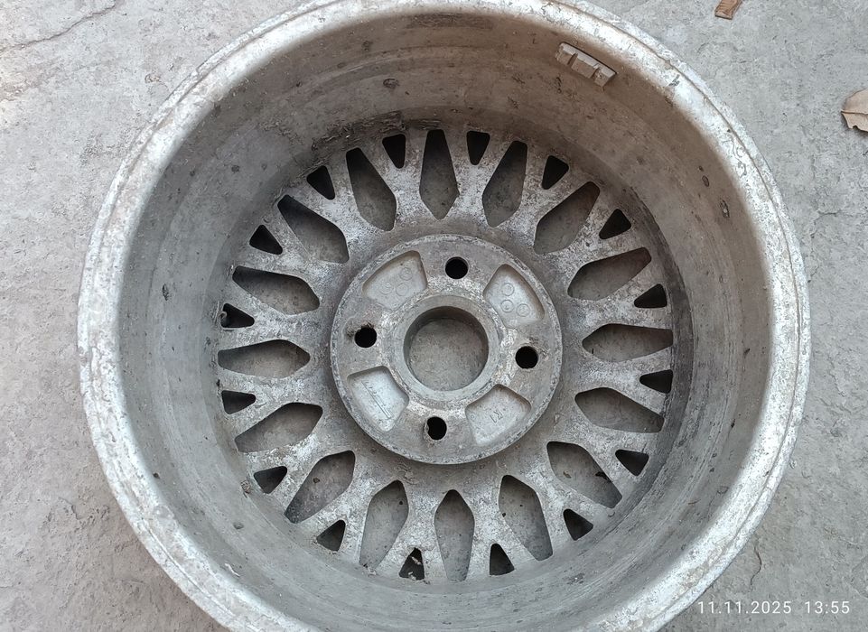 Один диск от Ауди audi  80 или Ауди 100 оригинал