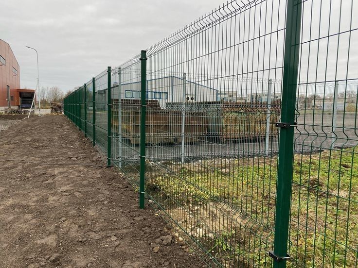 Construim garduri din sipca metalica, tabla cutata, plasa bordurata