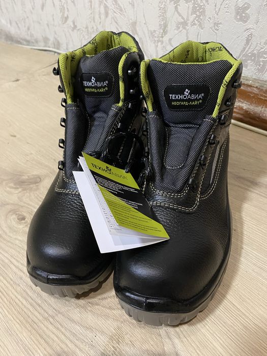 Новые ботинки с подноском