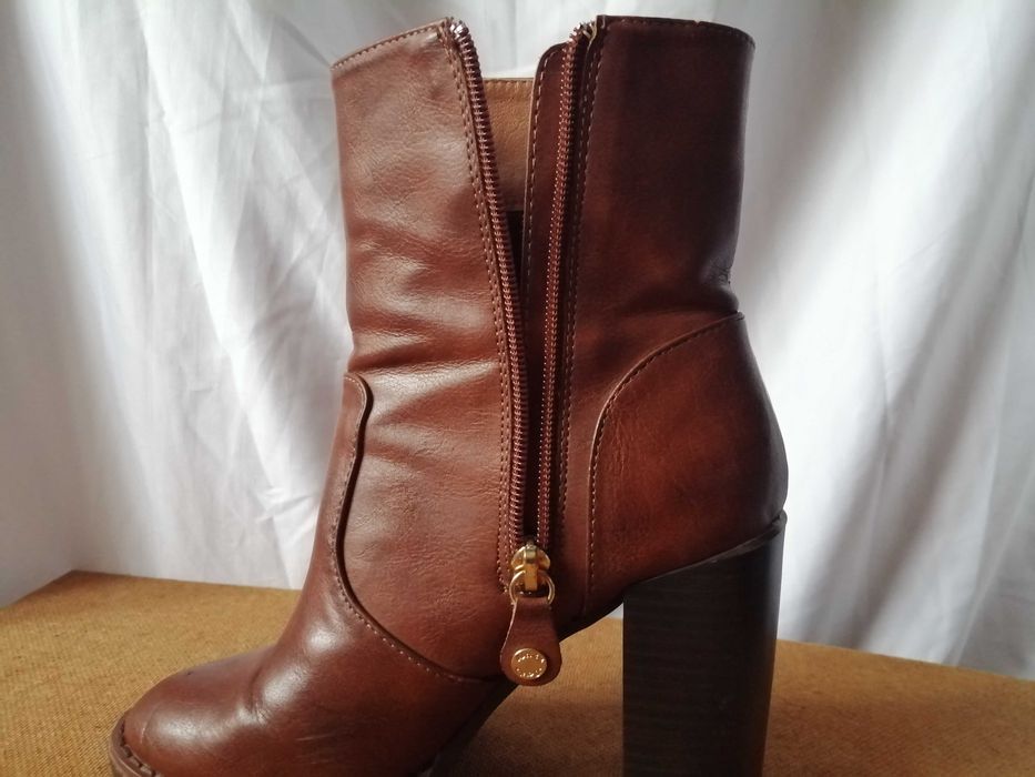 №36 Bata дамски боти естествена кожа