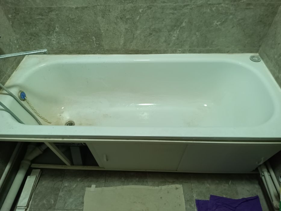 Продаётся ванна железная.