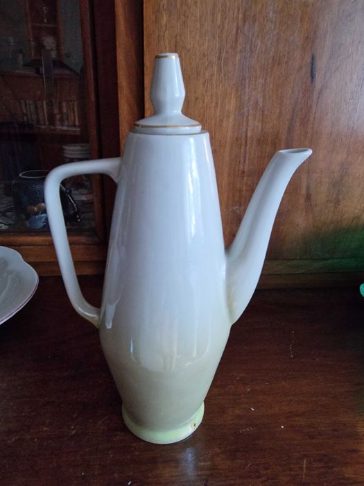 Старинен сервиз супник,сосиера,чинии,купа и др.