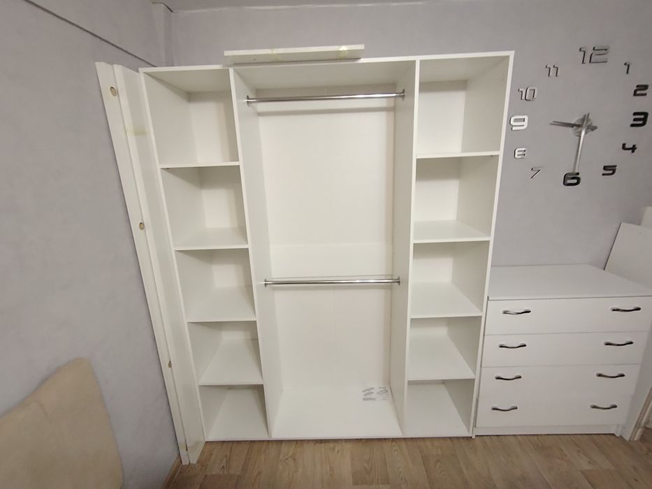 Шкаф белый 4х дверный