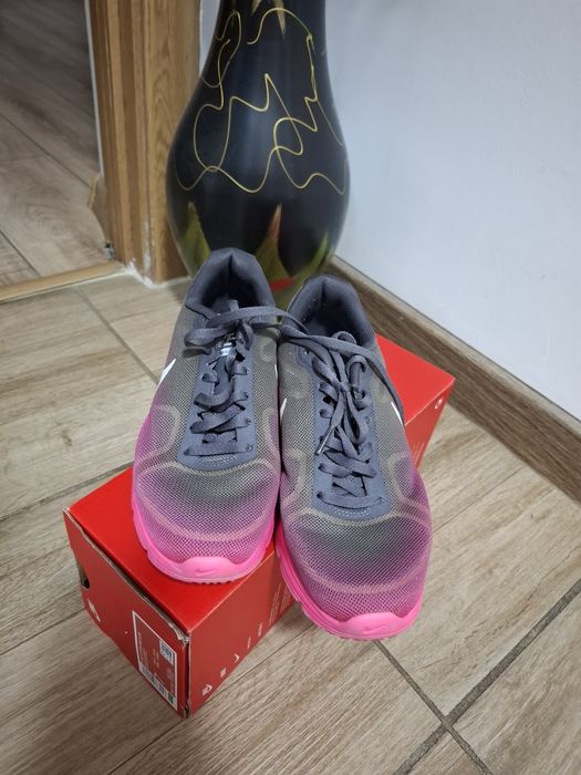 Adidasi nike air max