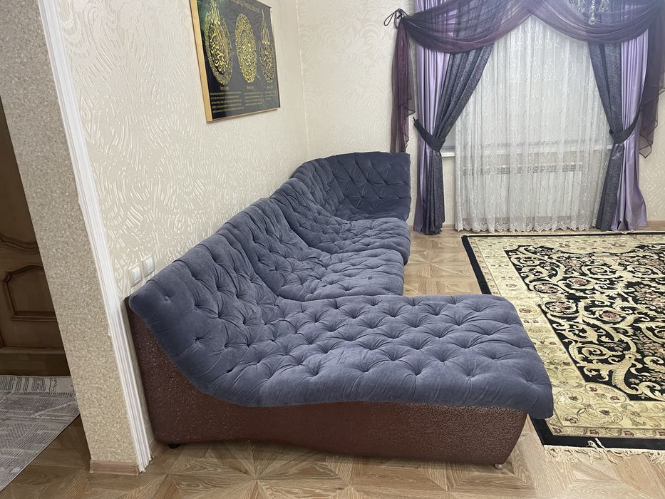 Диван гостинный большой
