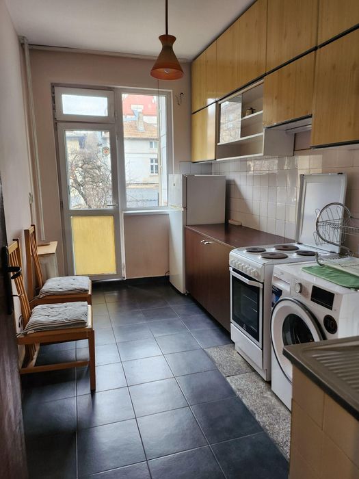 Дава се под наем Тристаен апартамент в София, Център - 75 кв.м за 718.08 € - Снимка #2