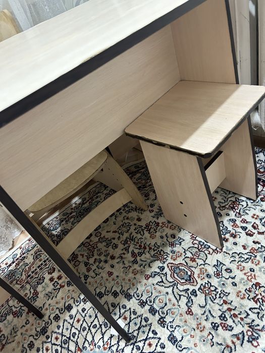 Продам стол кухонный