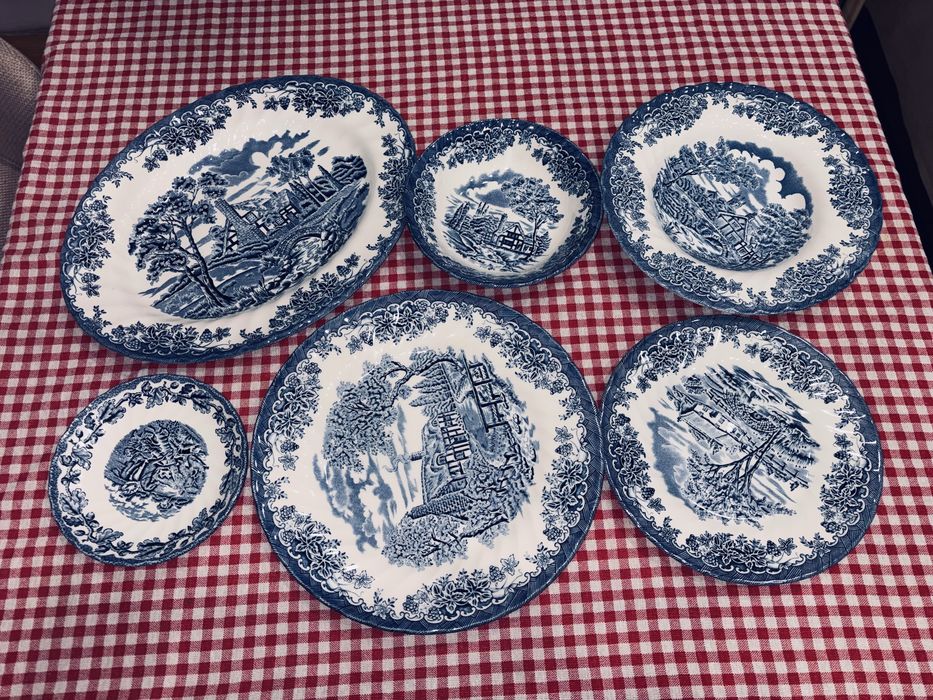 Порцеланов английски сервиз