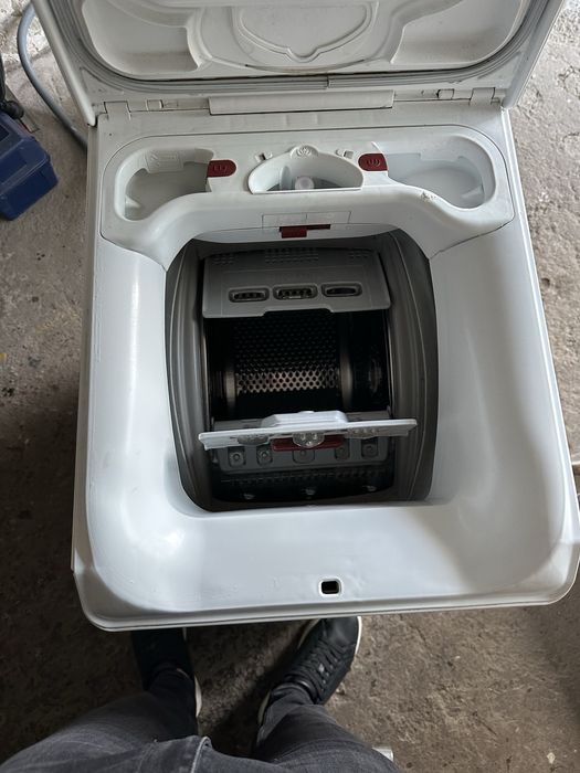 Пералня AEG с горно зареждане