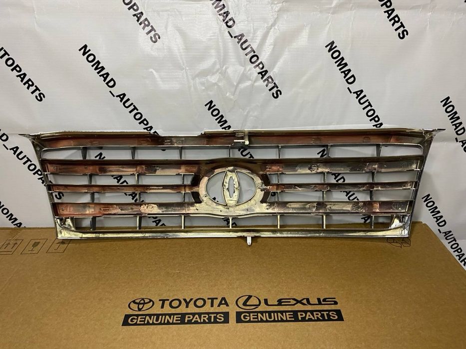 LC100 серая решетка радиатора с хромом