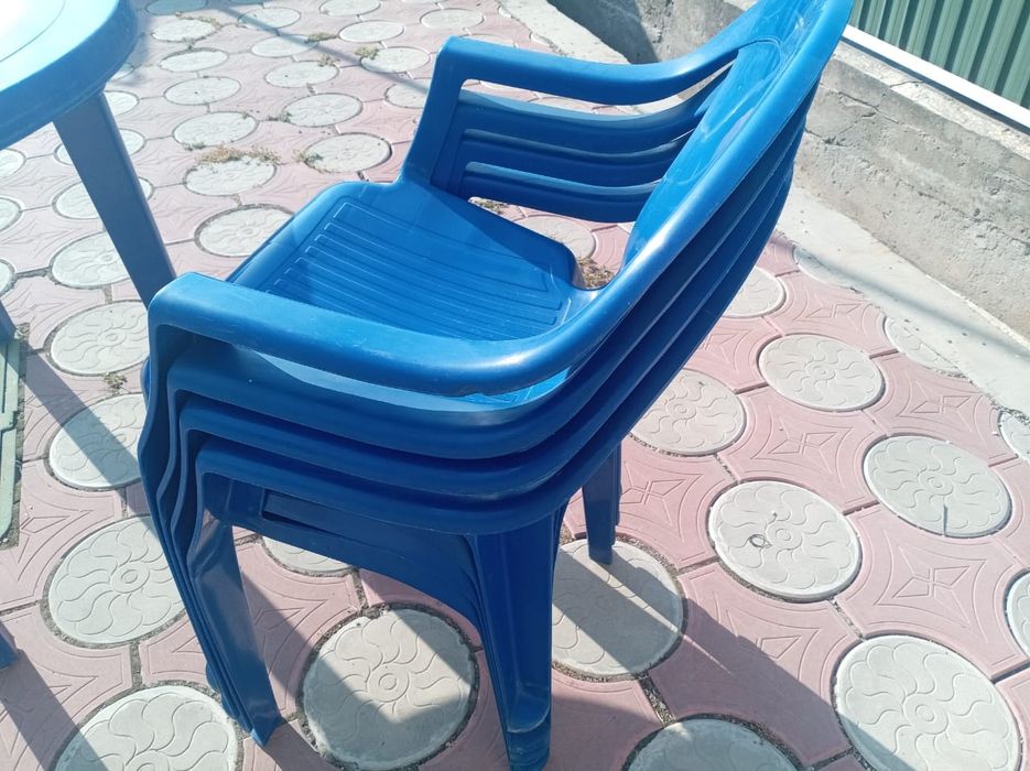 Продам садовые  стулья и стол