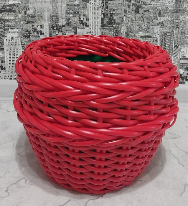 Плетённые кашпо.