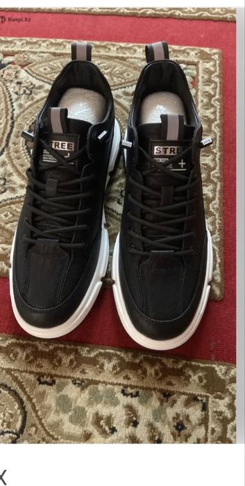 Мужские кроссовки