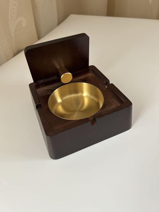 Дървен пепелник за пури с капак и метална вложка – нов