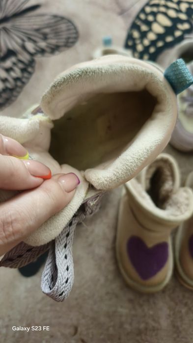 Продам детскую обувь всю за 3000