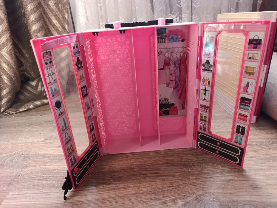 Шкафы для кукол Барби