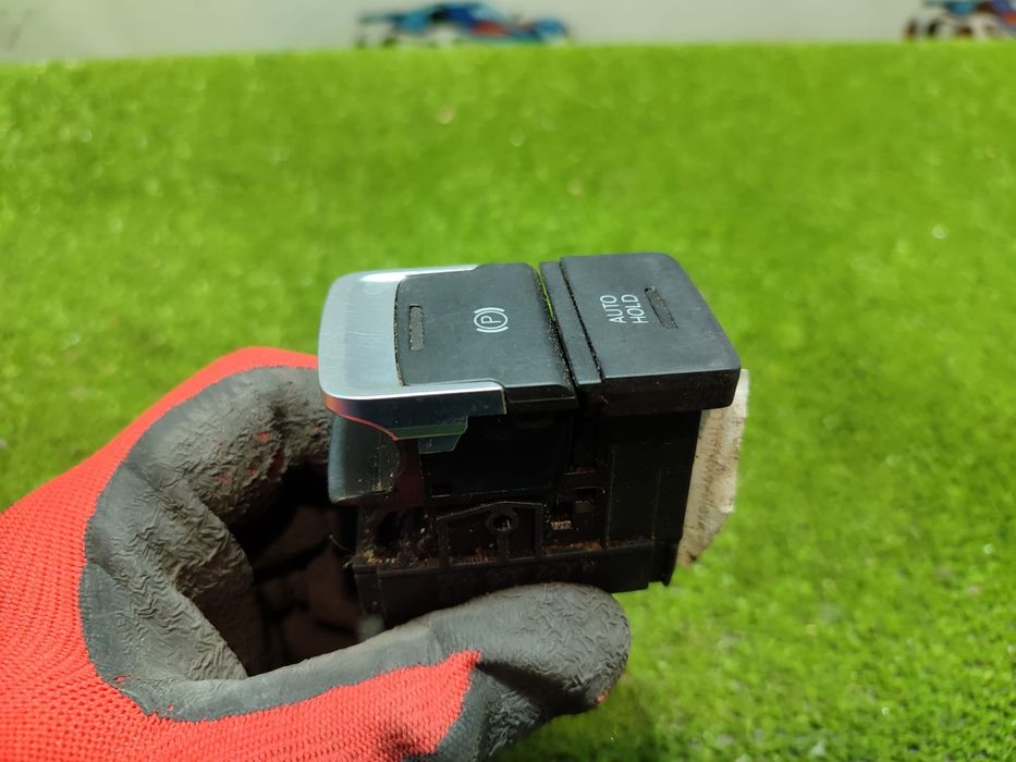 BUTON FRANA DE MANA VOLKSWAGEN GOLF 6 1.4 TSI BENZINA 2013 COD OEM 560927225B / HATCHBACK 2012-2019