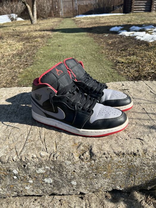 jordan 1 mid grey cement
