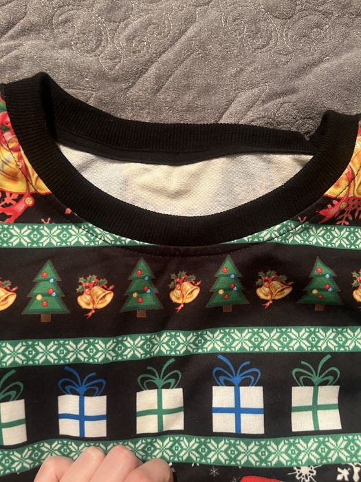 Продам 2 парные кофты в новогодней тематике